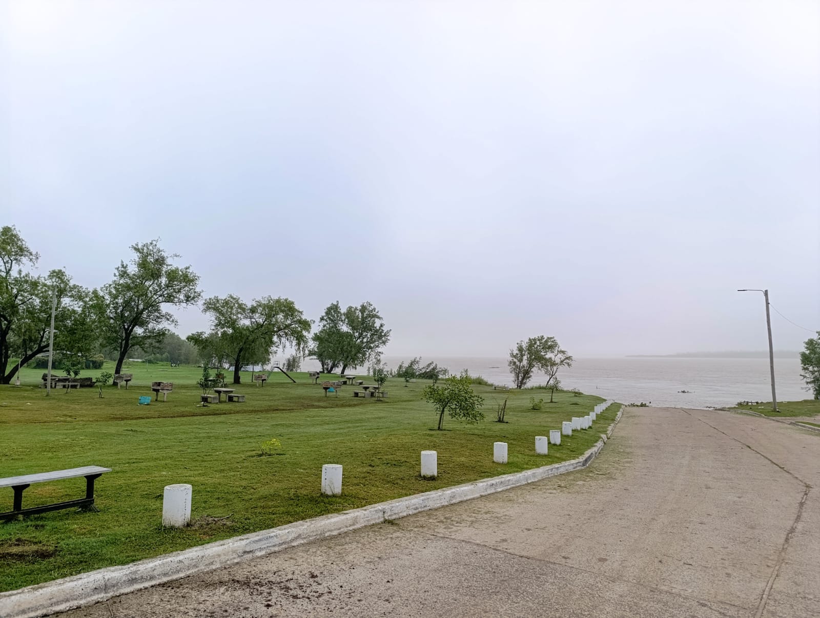 Sin sol y con lloviznas: la postal que dejó la mañana en La Paz